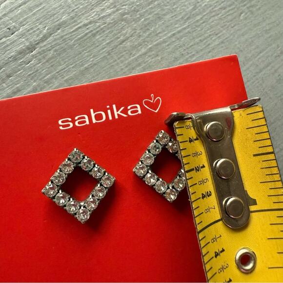 Sabika Crystal Earrings - Picture 3 of 4